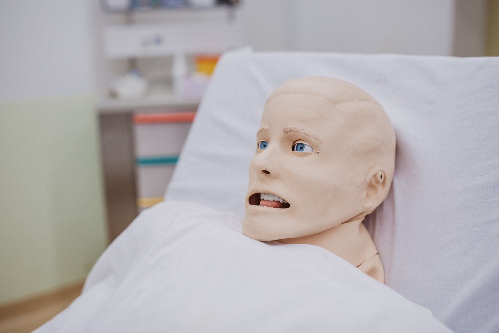 Lektor medicínských simulací musí umět dávat zpětnou vazbu, ptát se a někdy i mlčet